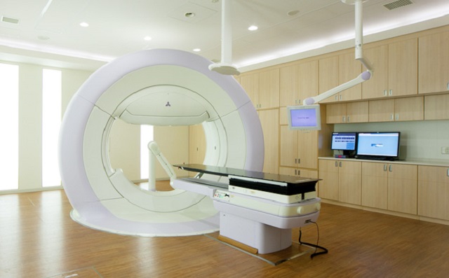 Nhật Bản áp dụng nhiều phương pháp, hệ thống máy móc hiện đại trong việc điều trị ung thư phổi 