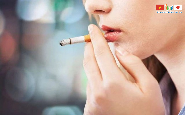 Trong thuốc lá có nhiều chất độc hại làm tăng nguy cơ mắc ung thư cổ tử cung